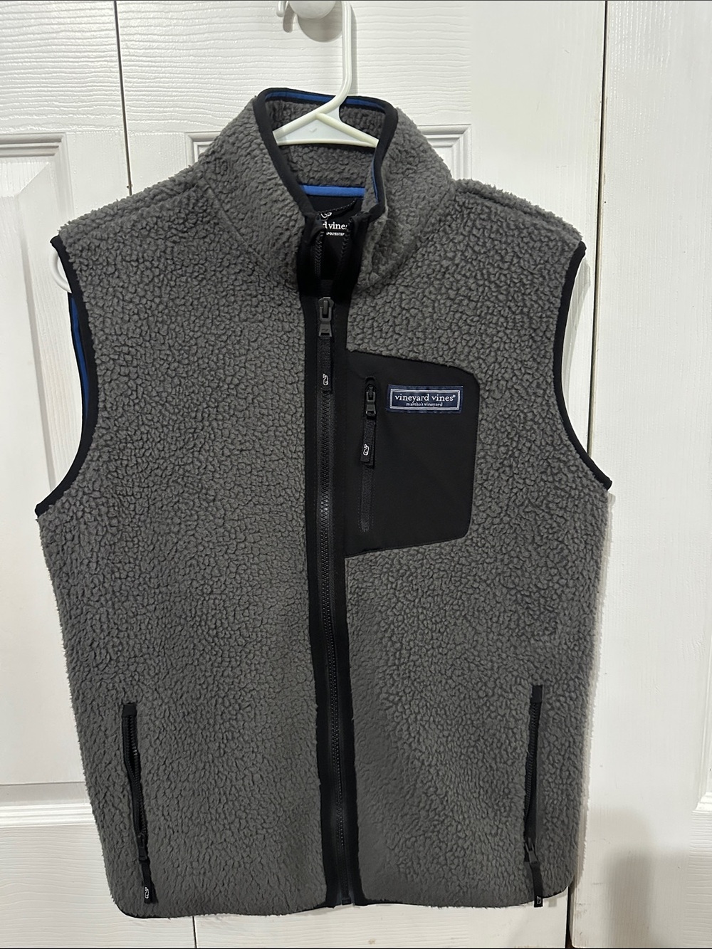 Vineyard Vines Boys Size XL (18) Charcoal Gray Sherpa Fleece Vest